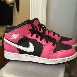 mid 6Y US Nike dunks pink and black never worn